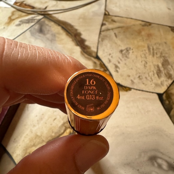 Charlotte Tilbury - Magic Away - Liquid Concealer - Color 16 Dark - Picture 6 of 6